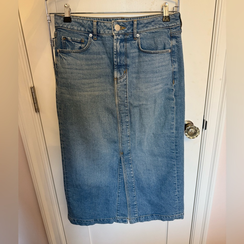 NWT Loft Light Wash Denim Maxi Skirt – Size 4